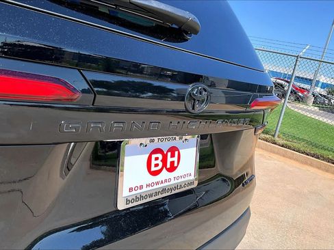 Used 2024 Toyota Grand Highlander AWD image 31