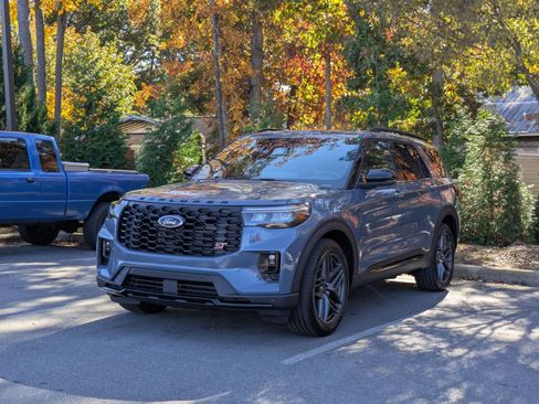 New 2026 Ford Explorer ST w/ Sun And Sound Package image 6