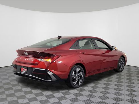 New 2025 Hyundai Elantra Limited image 3