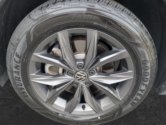 Certified 2023 Volkswagen Tiguan SE FWD image 9