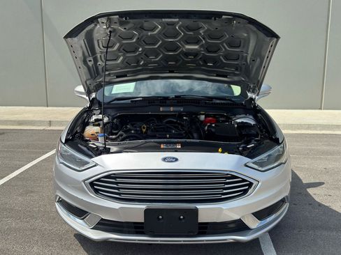 Used 2018 Ford Fusion SE FWD image 9