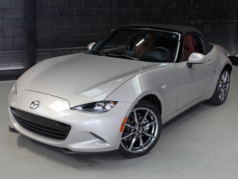 Used 2022 MAZDA MX-5 Miata Grand Touring w/ Weather Package RWD image 7