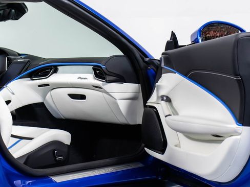 Certified 2025 Ferrari Roma Spider RWD image 48