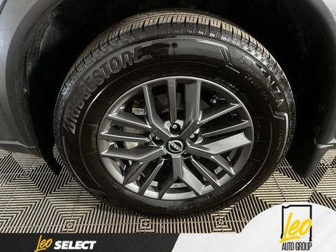 Used 2025 Nissan Rogue S FWD image 18