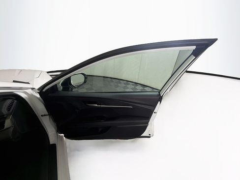 Used 2025 Toyota Camry LE FWD image 31
