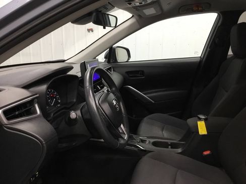 Used 2024 Toyota Corolla Cross LE FWD image 5