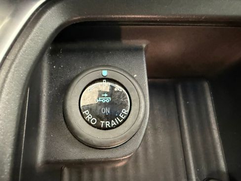 Used 2025 Ford Expedition Active AWD/4WD image 23