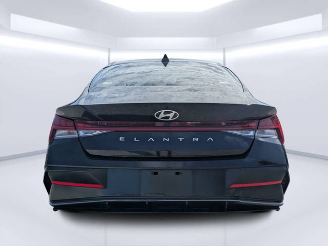 Used 2024 Hyundai Elantra SEL w/ Convenience Package FWD image 4