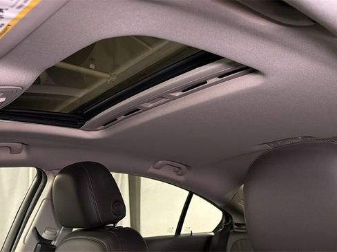 Used 2014 Buick Regal Premium w/ Driver Confidence Package #2 image 6