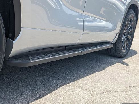 Used 2021 Toyota Highlander XLE FWD image 11