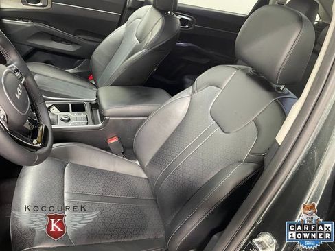 Used 2023 Kia Sorento S w/ Panoramic Sunroof Package AWD/4WD image 13
