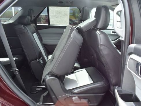 Used 2022 Ford Explorer XLT w/ Equipment Group 202A AWD/4WD image 44