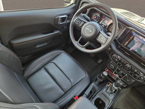 Used 2024 Jeep Gladiator Rubicon AWD/4WD image 18