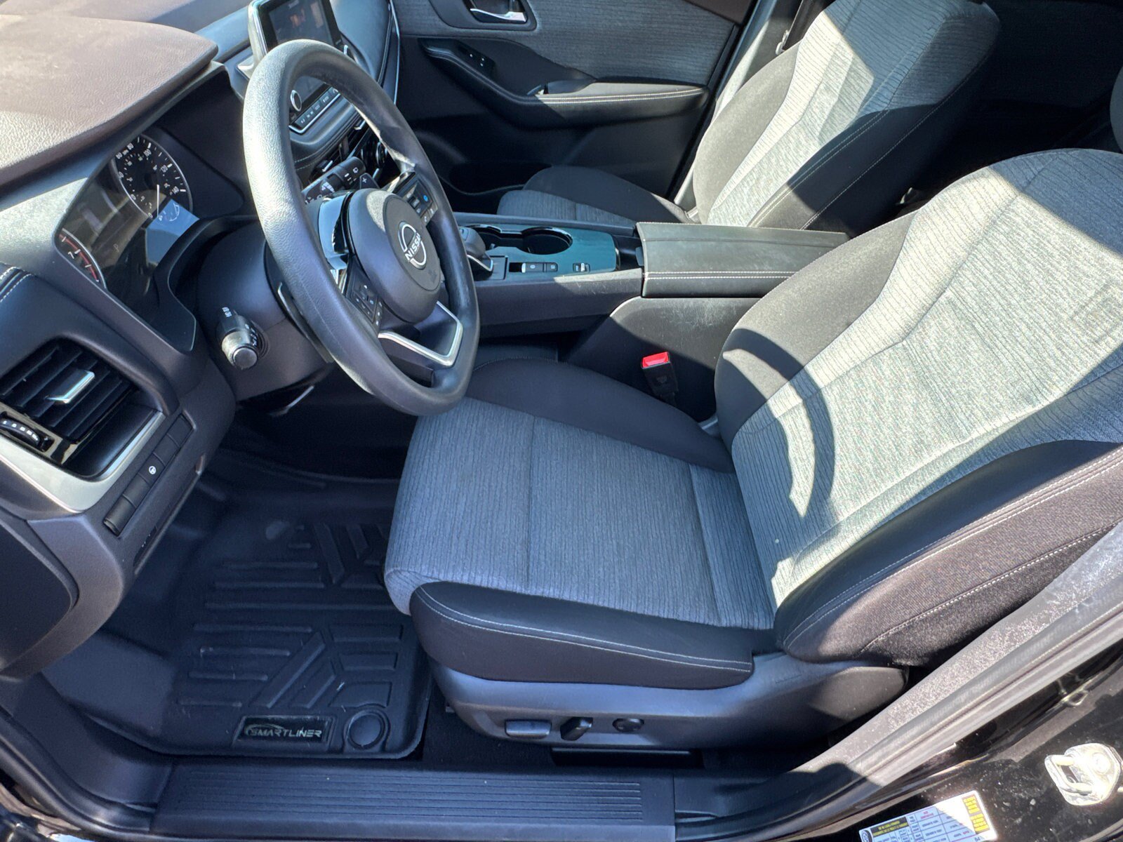 Used 2022 Nissan Rogue SV FWD image 9
