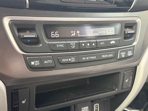 Used 2020 Honda Pilot EX image 24