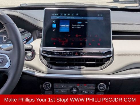 Used 2025 Jeep Compass Limited AWD/4WD image 17