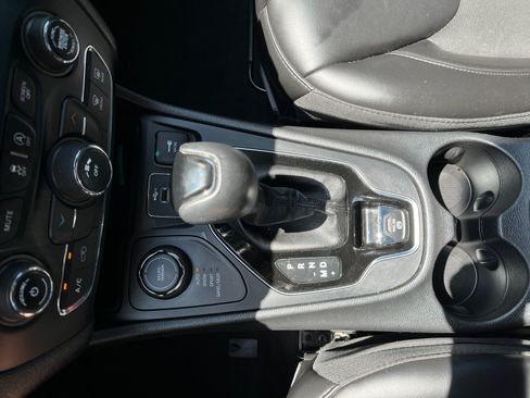 Certified 2020 Jeep Cherokee Latitude Plus AWD/4WD image 25
