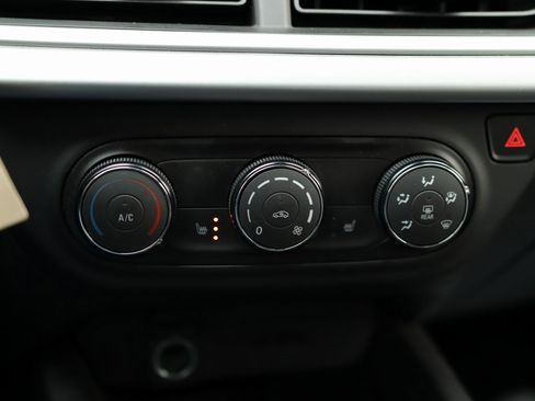 Used 2024 Chevrolet Trax LS w/ LS Convenience Package image 15