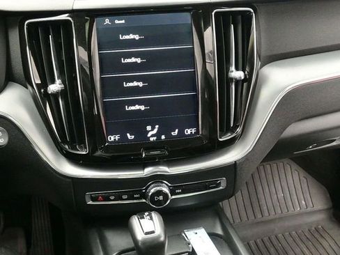 Used 2018 Volvo XC60 T5 Momentum w/ Convenience Package image 19