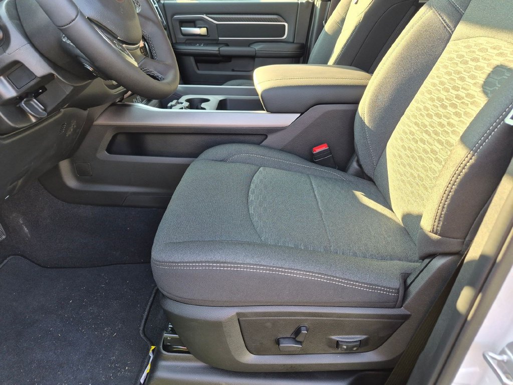 New 2026 RAM 3500 Big Horn AWD/4WD image 11