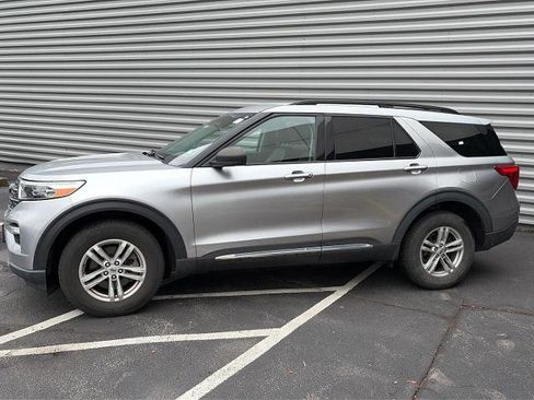 Certified 2021 Ford Explorer XLT w/ Equipment Group 202A AWD/4WD image 2