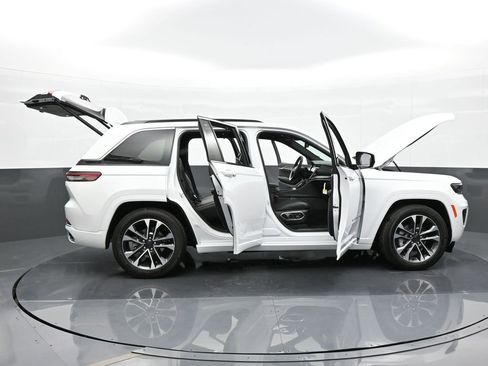 Used 2024 Jeep Grand Cherokee Overland w/ Luxury Tech Group IV image 75