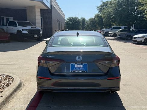 Used 2025 Honda Civic Sport image 4