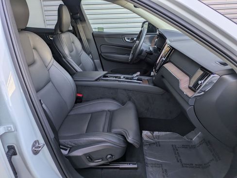 Certified 2024 Volvo XC60 T8 Ultimate w/ Protection Package Premier image 33