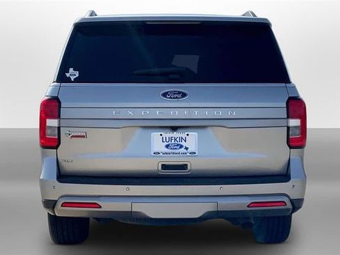 Used 2022 Ford Expedition XLT image 3