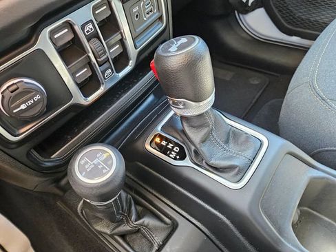 Used 2024 Jeep Wrangler Unlimited Sahara AWD/4WD image 33