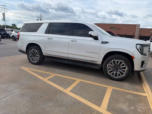 Used 2024 GMC Yukon XL SLT w/ SLT Luxury Package AWD/4WD image 5