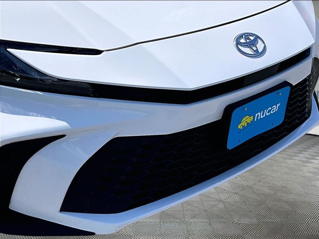Used 2025 Toyota Camry SE FWD image 32