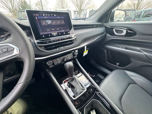 New 2026 Jeep Compass Latitude image 25