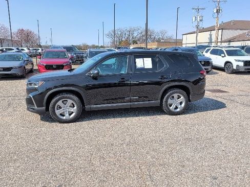 Used 2023 Honda Pilot LX image 2