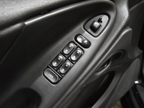 Used 2004 Ford Mustang GT RWD image 18