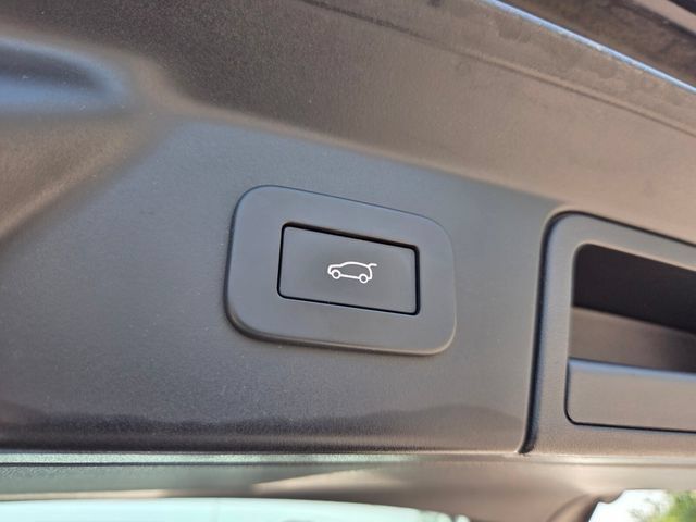 Used 2025 Land Rover Range Rover Velar Dynamic SE AWD/4WD image 18
