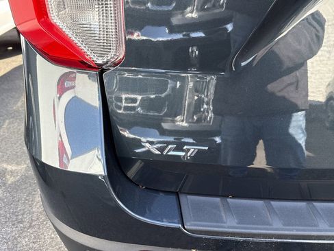 Used 2023 Ford Explorer XLT image 36