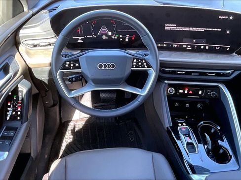 Used 2025 Audi Q5 Premium w/ Convenience Package image 5