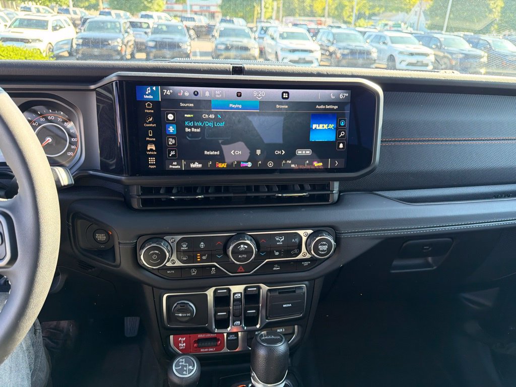 Used 2025 Jeep Gladiator Mojave w/ Convenience Group AWD/4WD image 26