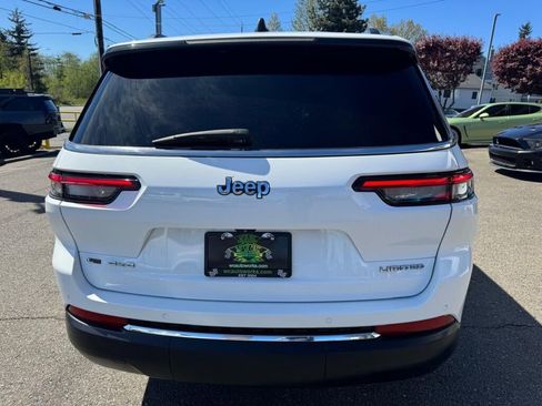 Used 2022 Jeep Grand Cherokee L Limited AWD/4WD image 9