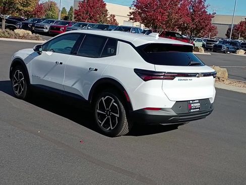 New 2026 Chevrolet Equinox EV LT image 2