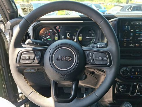 Used 2024 Jeep Wrangler Unlimited w/ Convenience Group AWD/4WD image 20