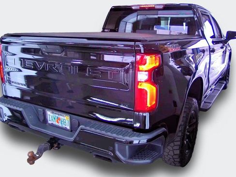 Used 2020 Chevrolet Silverado 1500 LT Trail Boss w/ Midnight Edition image 3