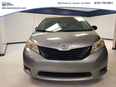 Used 2012 Toyota Sienna LE w/ Towing Pkg FWD image 5