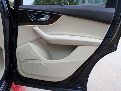 Used 2018 Audi Q7 3.0T Prestige image 11