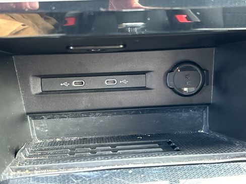 Used 2025 Volkswagen Taos SE FWD image 24