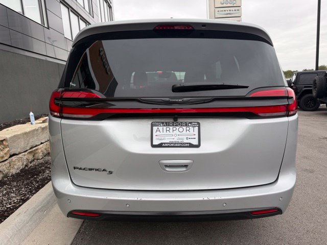 Used 2026 Chrysler Pacifica Select w/ S Appearance Package FWD image 4