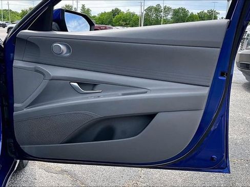 Used 2021 Hyundai Elantra SE FWD image 27