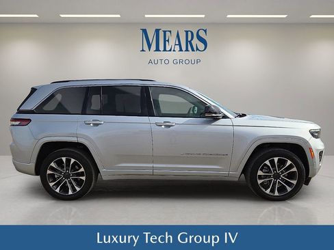 Used 2023 Jeep Grand Cherokee Overland w/ Luxury Tech Group IV image 7