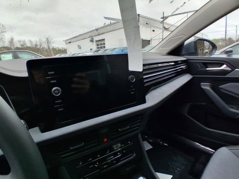 New 2026 Volkswagen Jetta SE FWD image 21